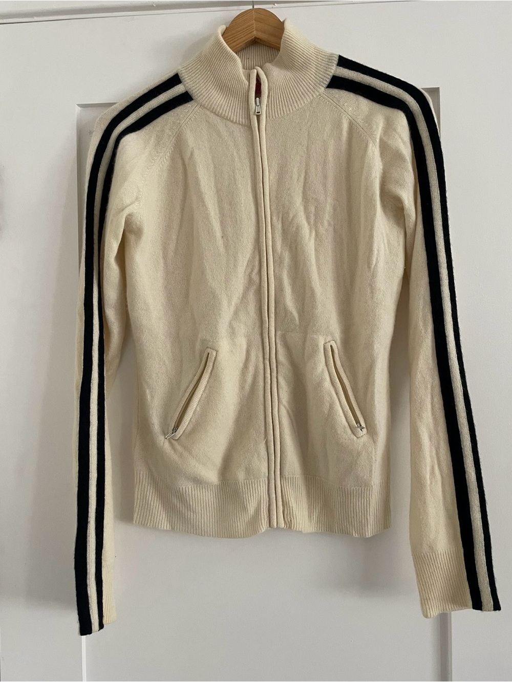 100% cashmere Juicy Couture Zip  Up Jacket Size Large wears like Medium
